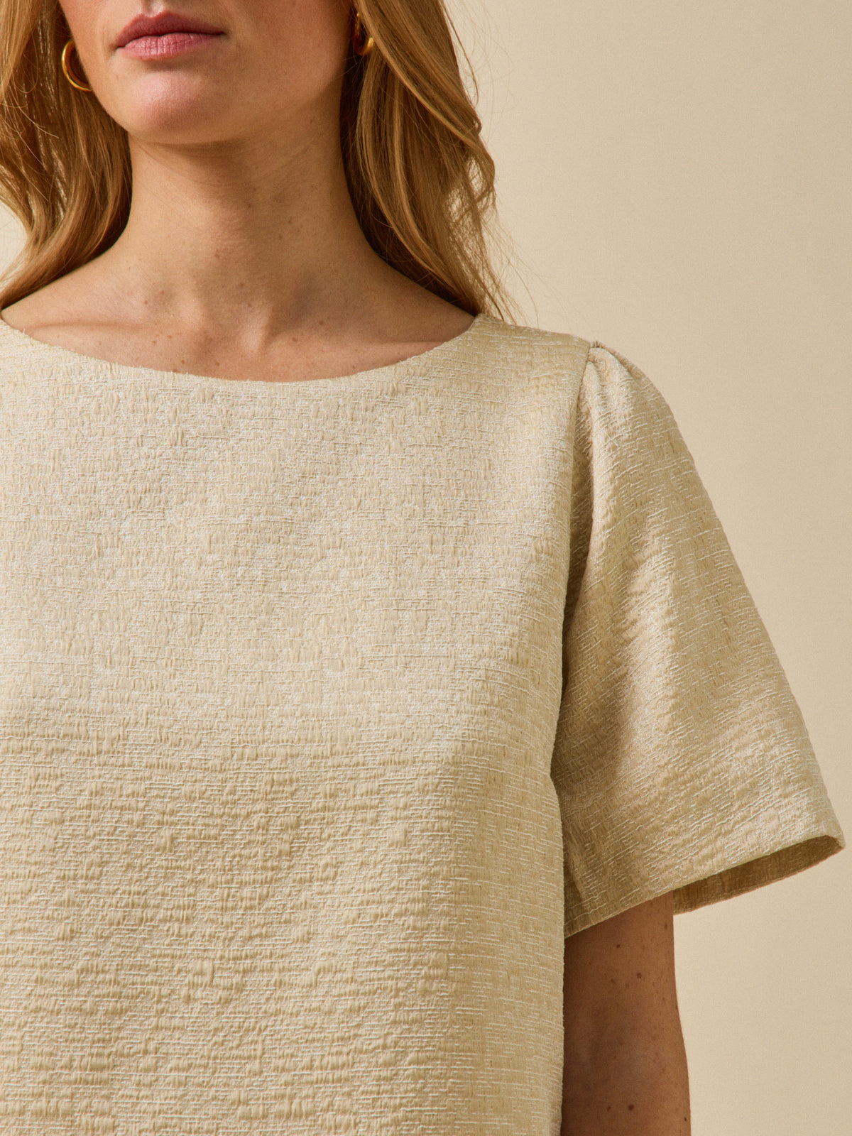 Robe courte cérémonie femme jacquard doré