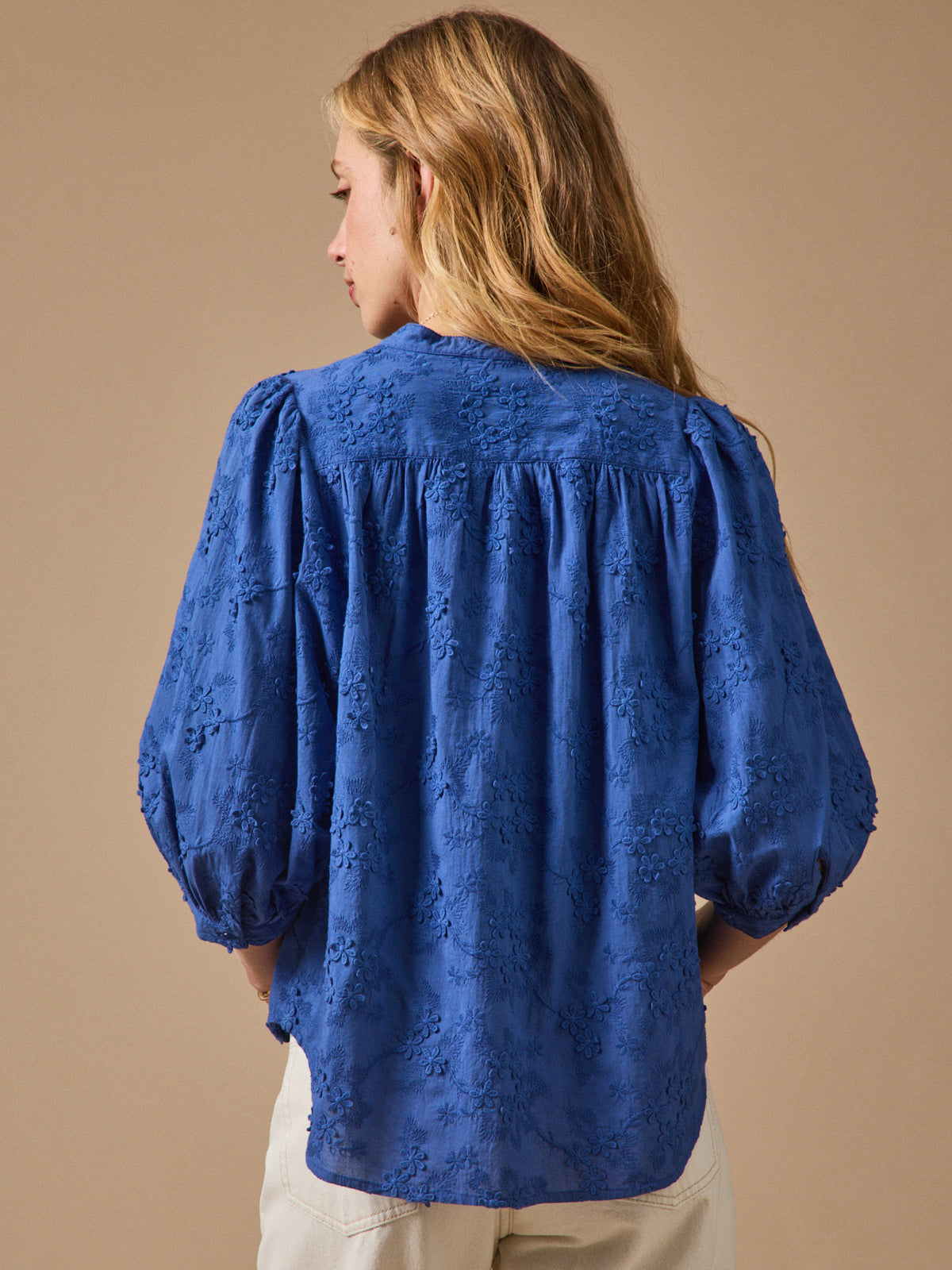 Blouse coton brodée fleurs 3D femme