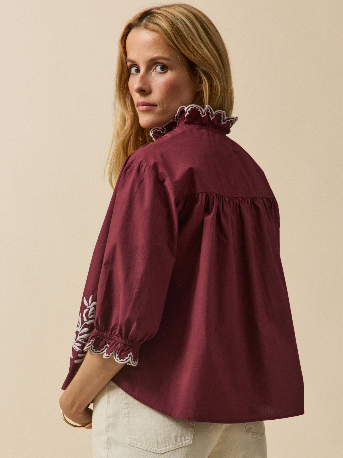 Blouse col volanté coton brodé femme