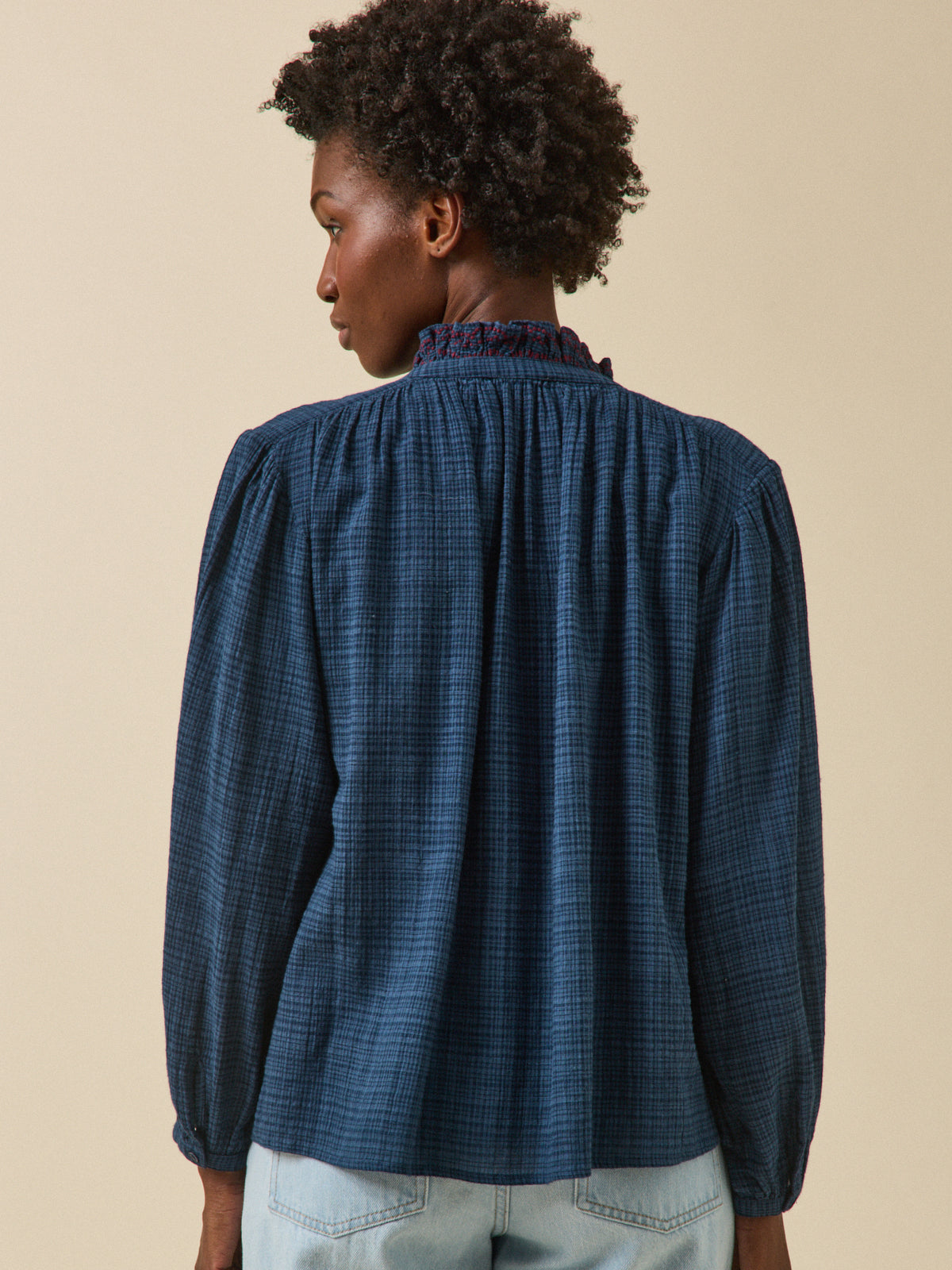 Blouse volant brodé crépon femme