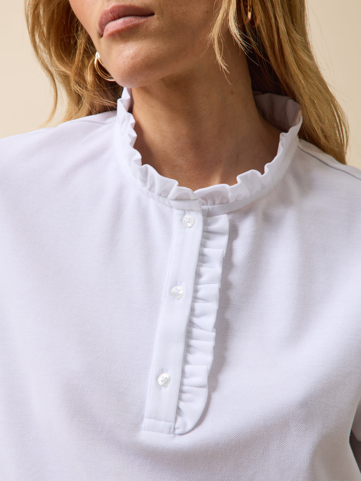 Polo maille piquée col volanté femme