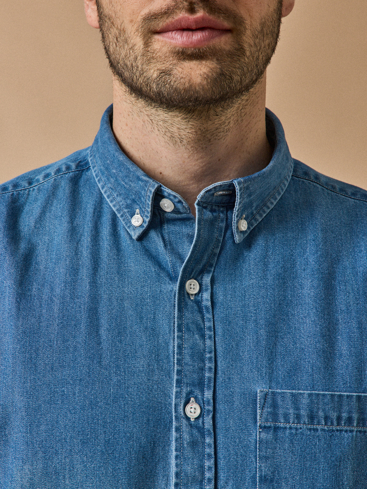 Chemise en jean homme coupe contemporaine