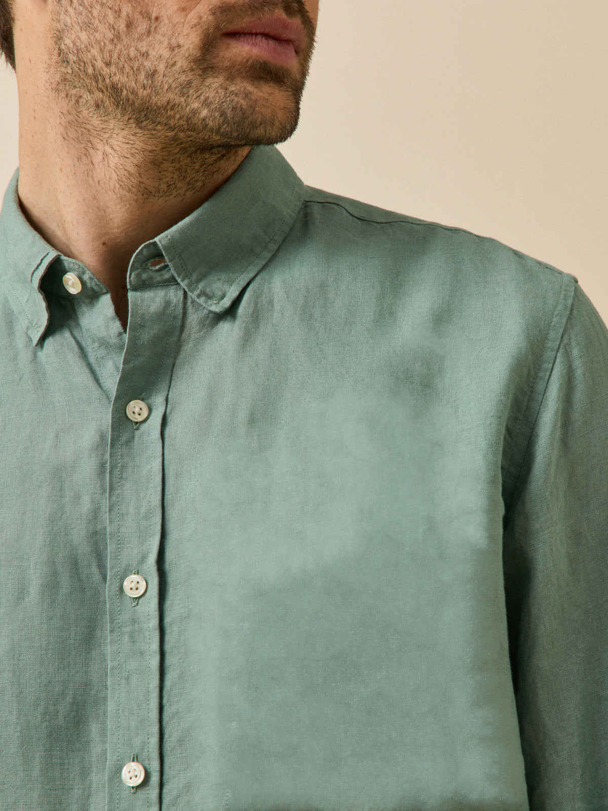 Chemise en lin homme coupe contemporaine