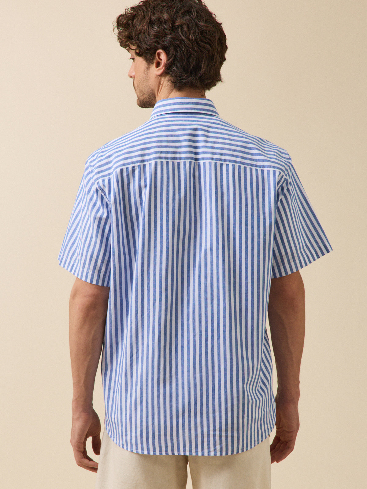 Chemise manches courtes homme coupe contemporaine