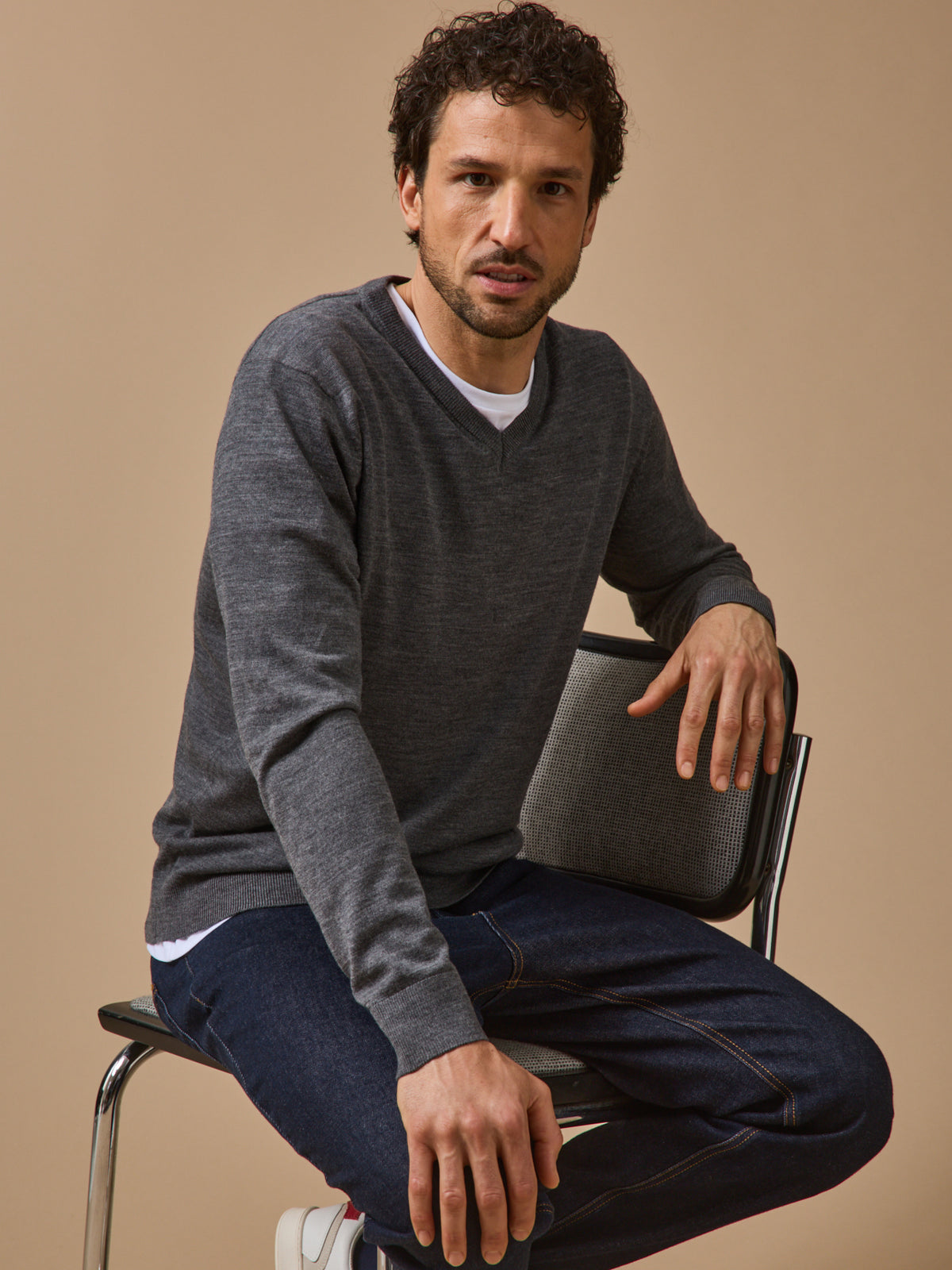 Pull fin col V laine mérinos homme