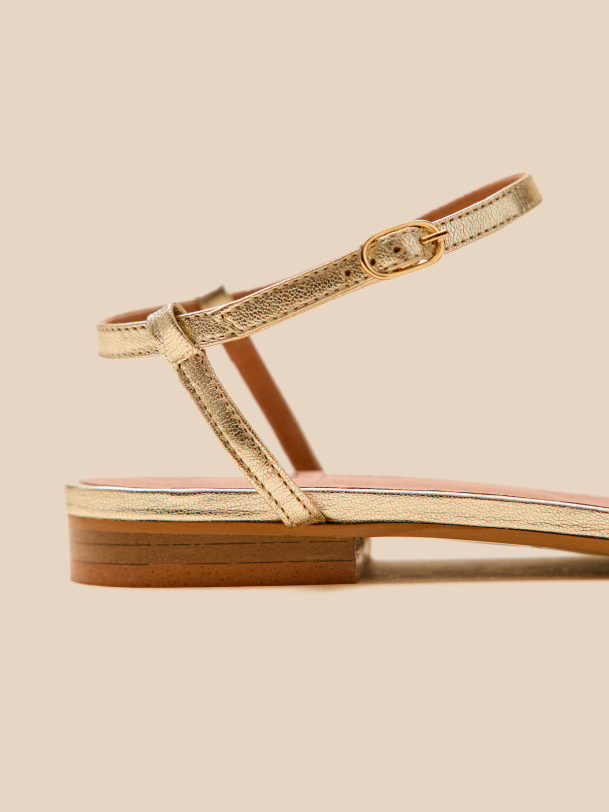 Sandales plates cuir métallisé femme