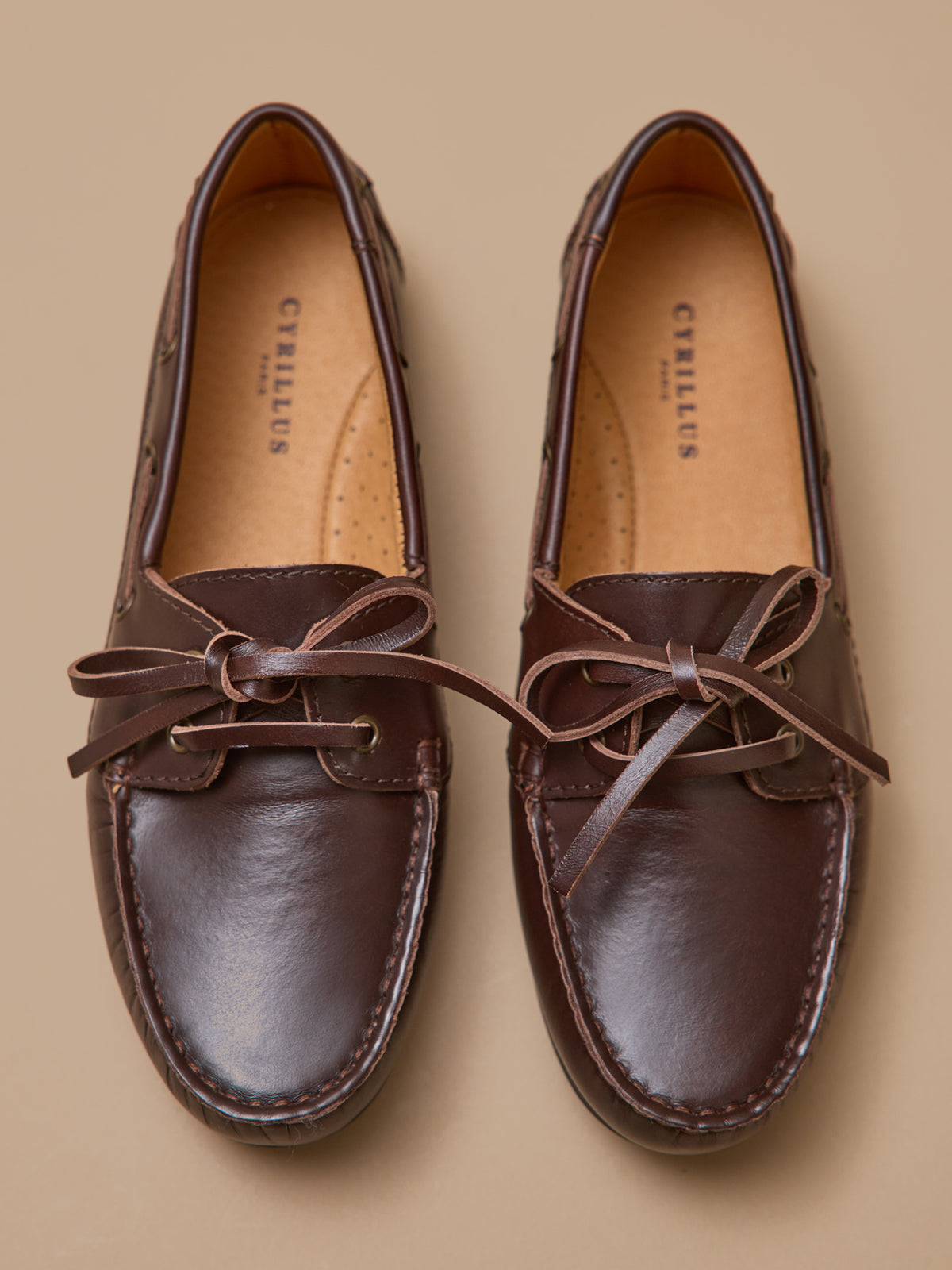 Chaussures bateau cuir femme