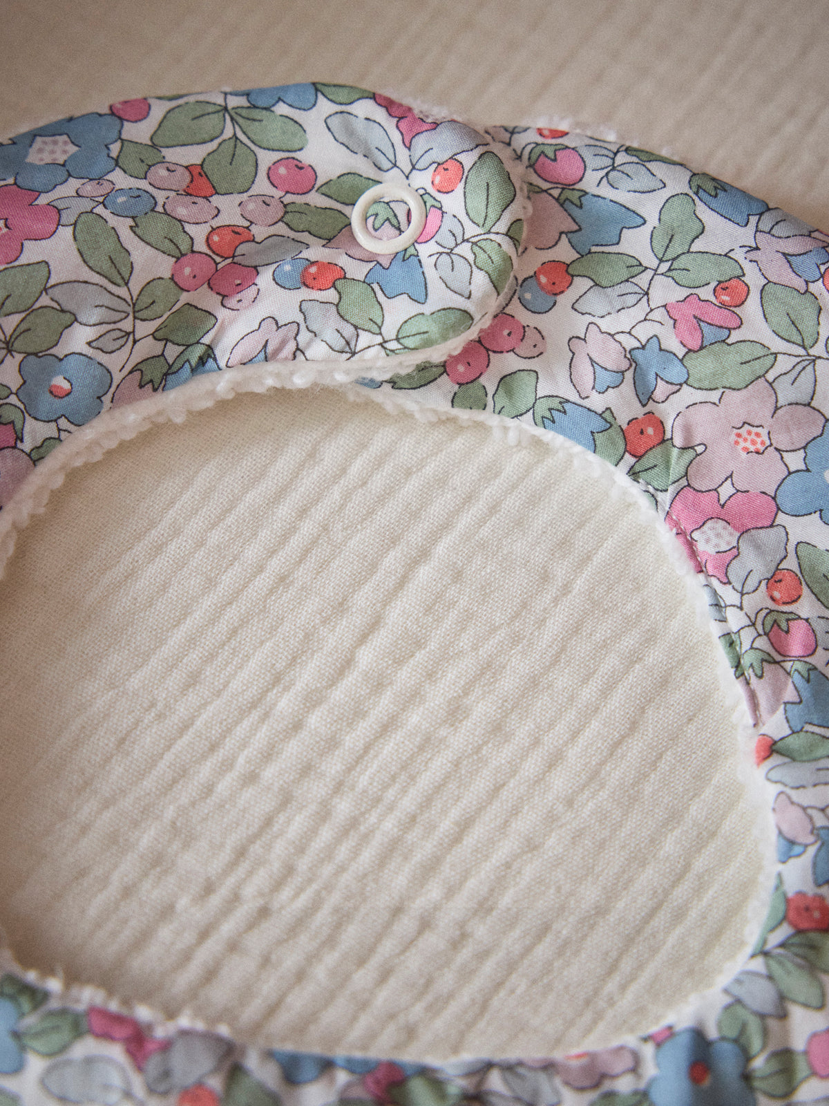 Bavoir éponge et tissu Liberty