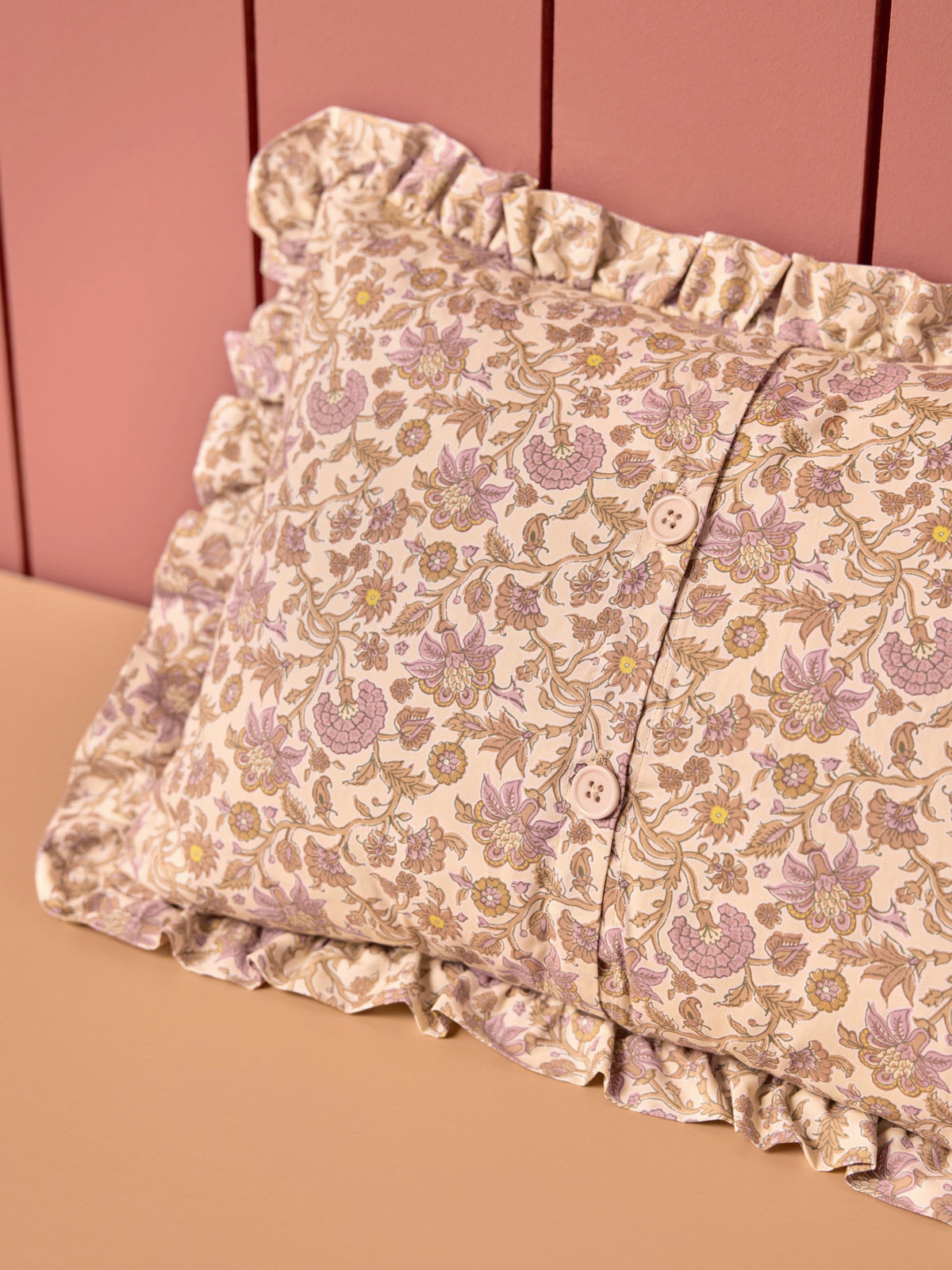 Coussin volanté en gaze de coton