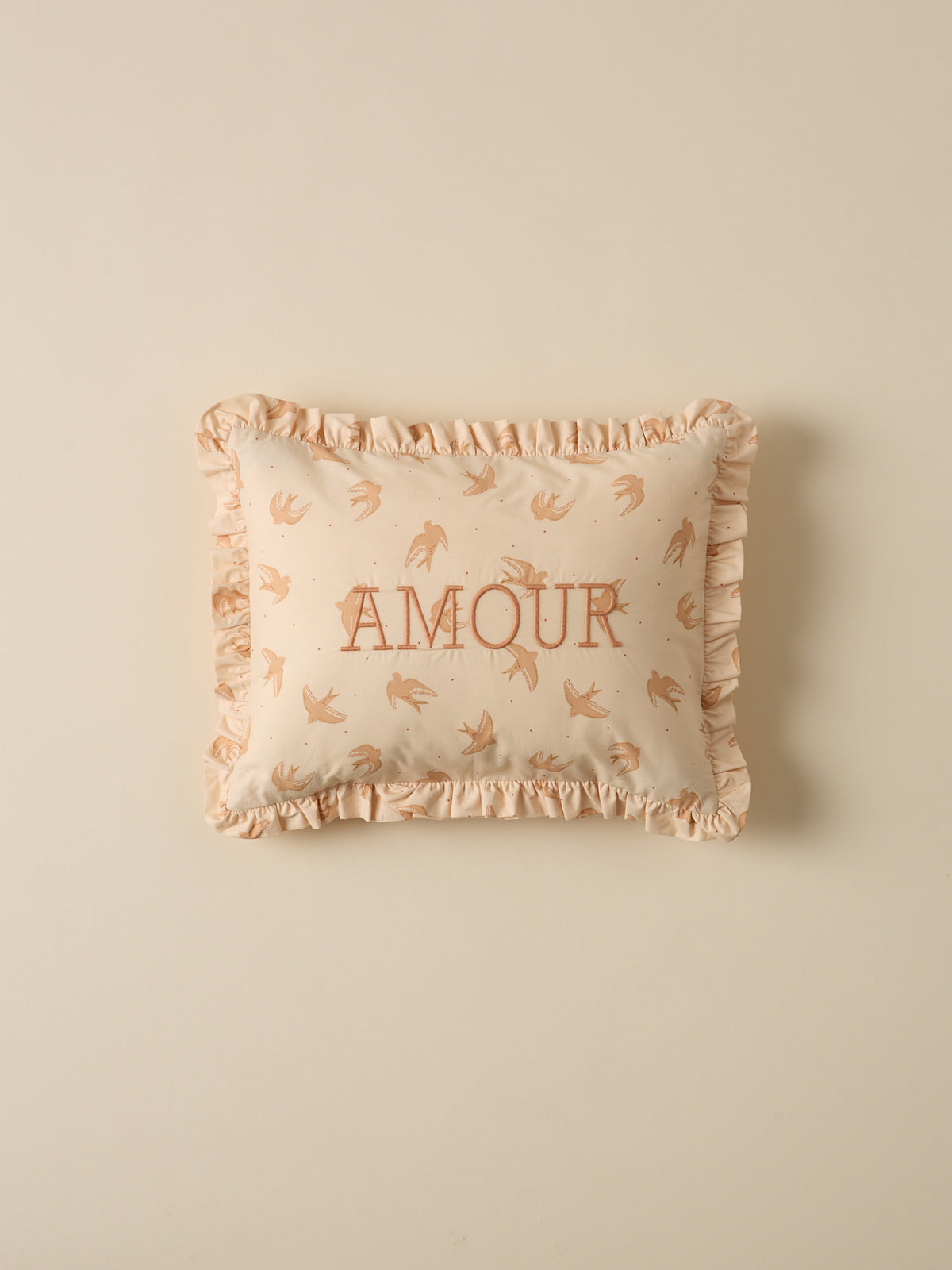 Coussin brodé Amour