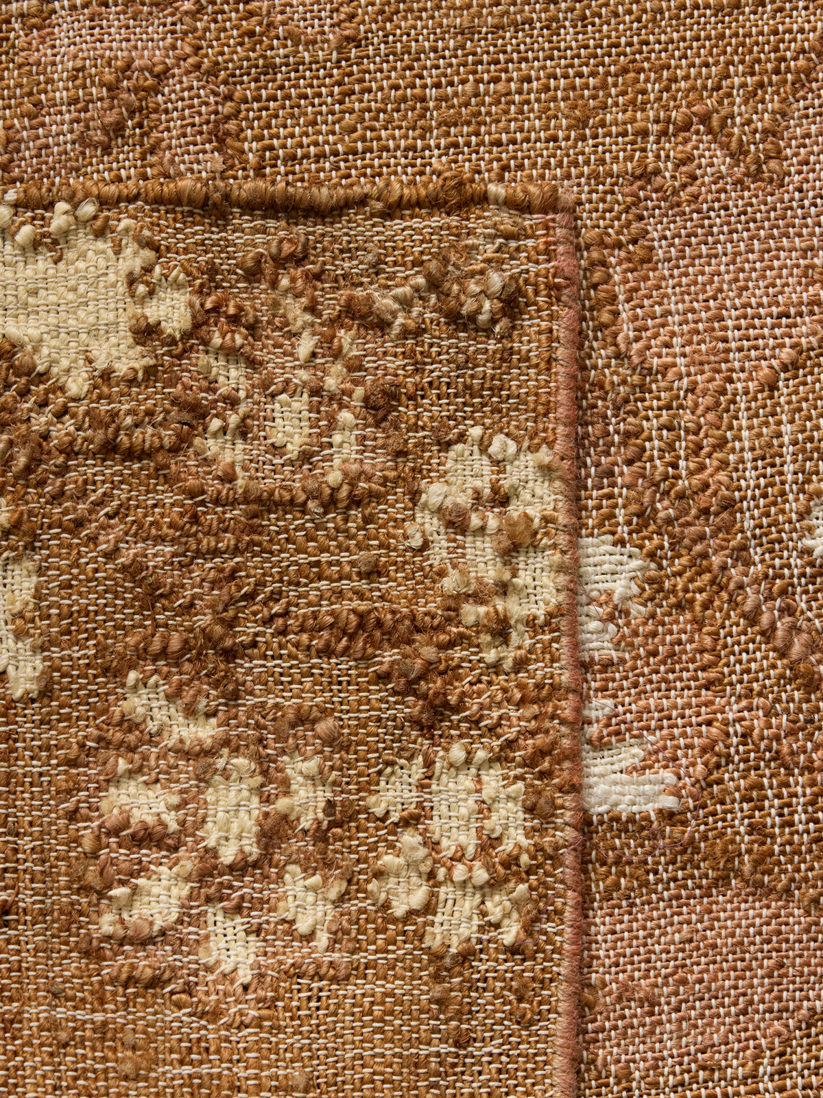 Tapis Romy en jute et coton tissés