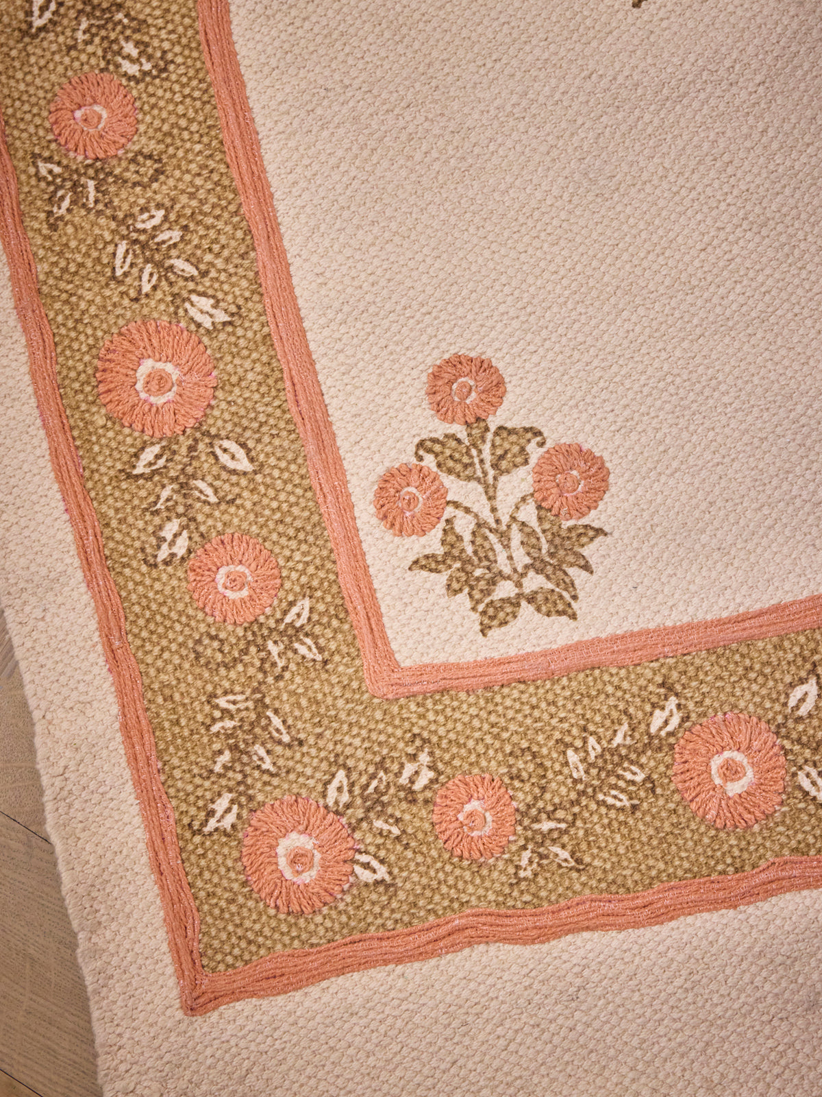 Tapis Agathe en coton brodé - Grand modèle