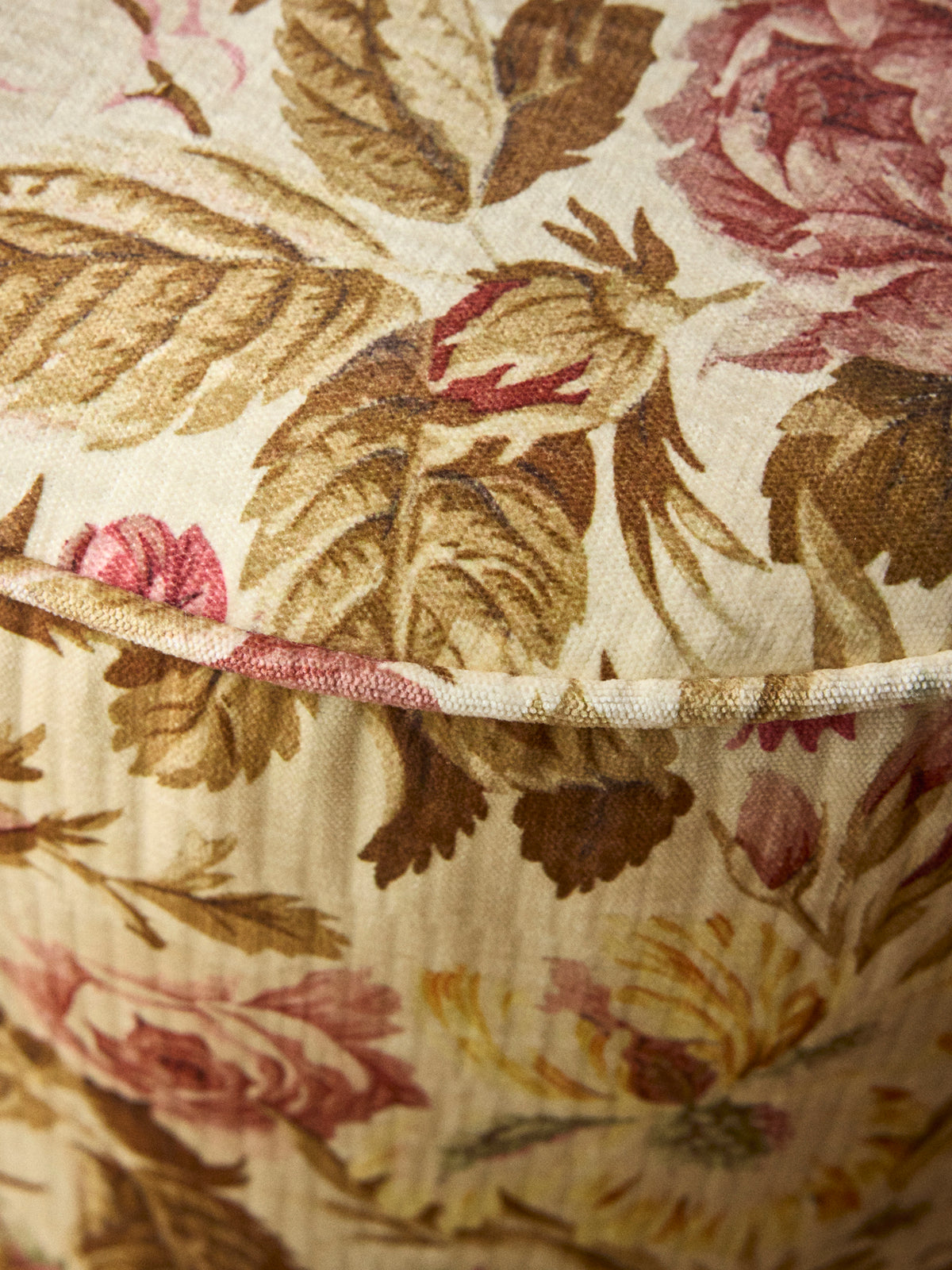 Pouf tapissier à motifs
