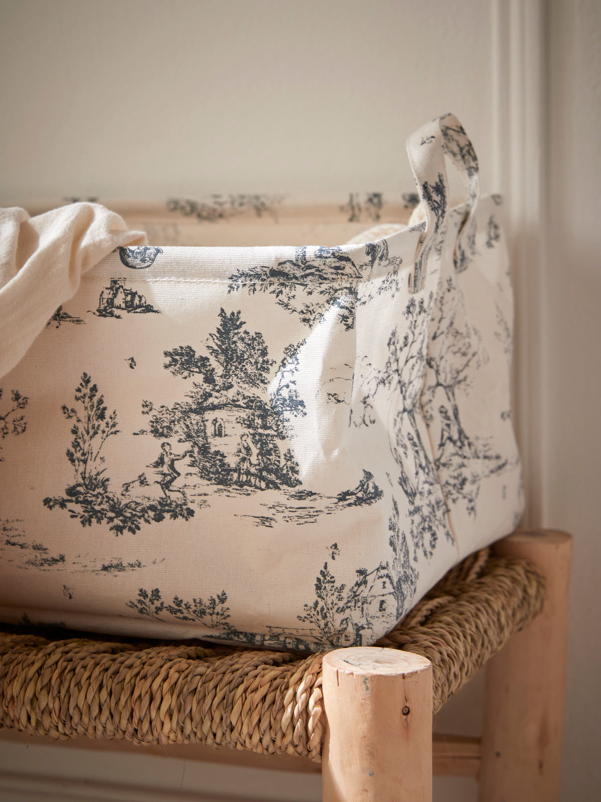 Bac à linge esprit Jouy, petit modèle