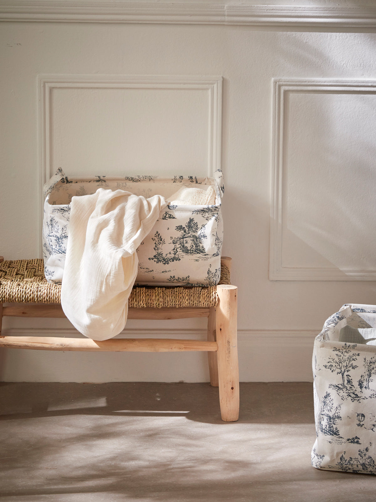 Bac à linge esprit Jouy, petit modèle