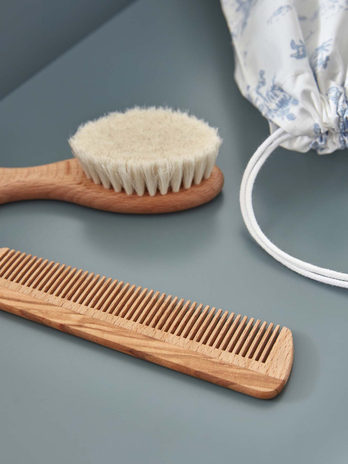 Brosse et peigne bébé en bois