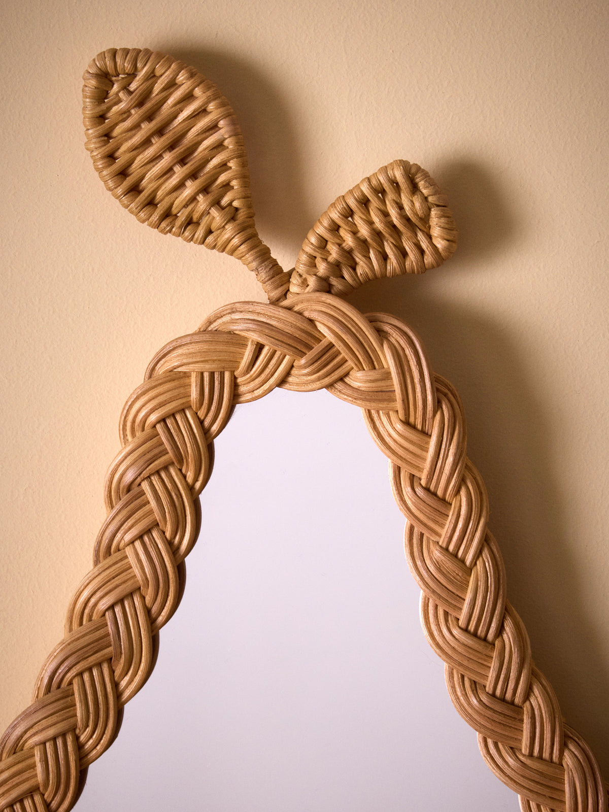 Miroir mural forme poire en rotin