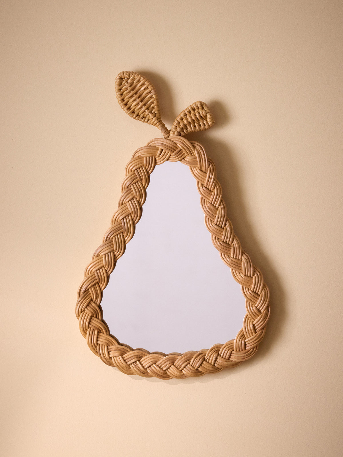 Miroir mural forme poire en rotin