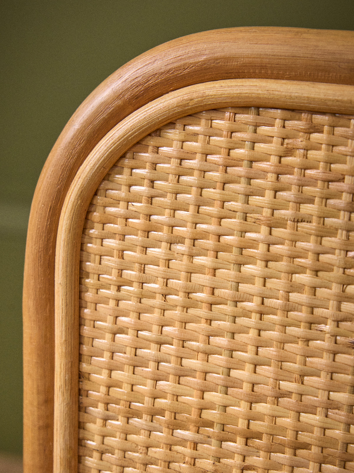 Chaise haute en rotin pour poupée