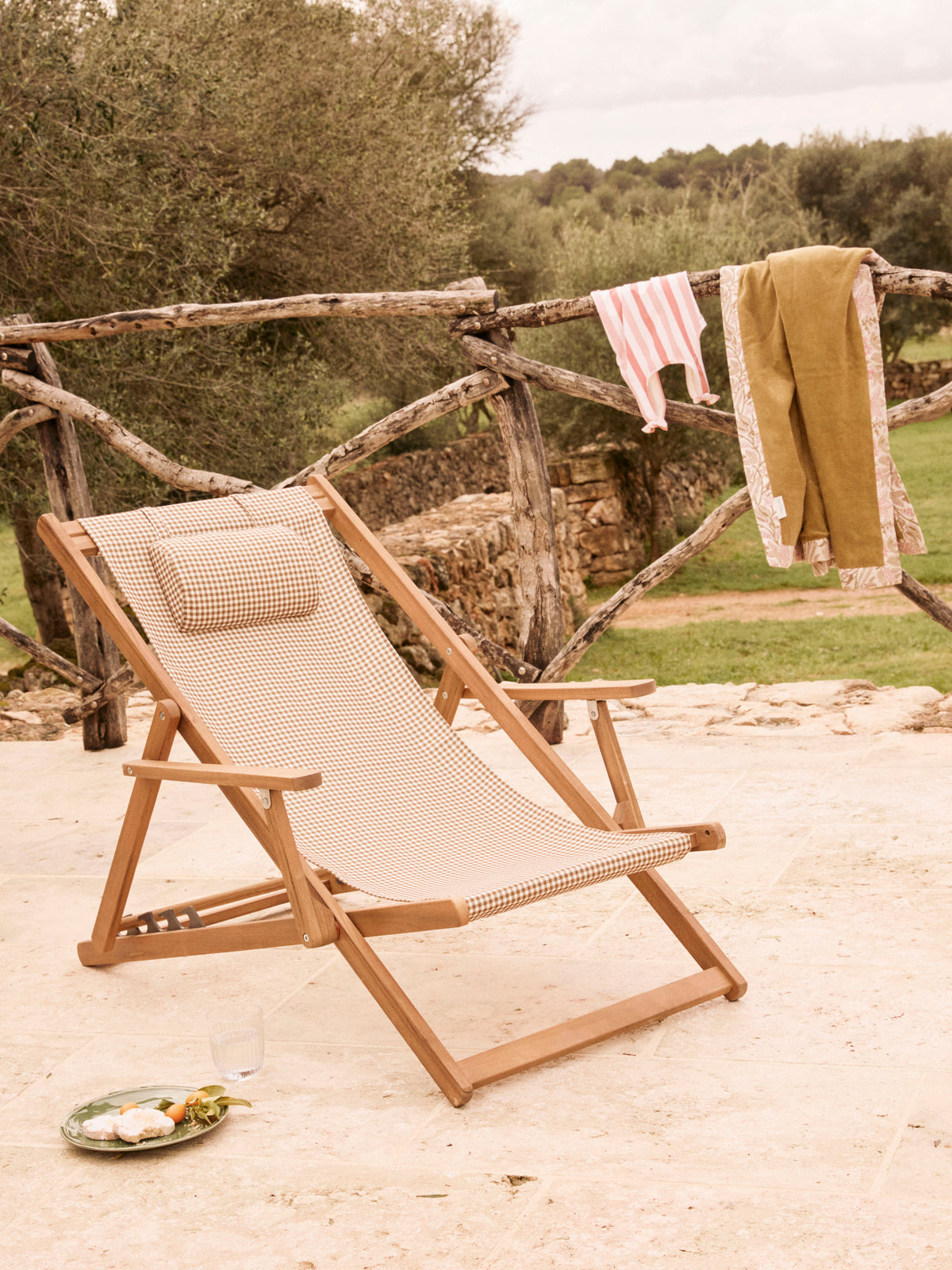 Chilienne adulte accoudoirs et repose-pieds