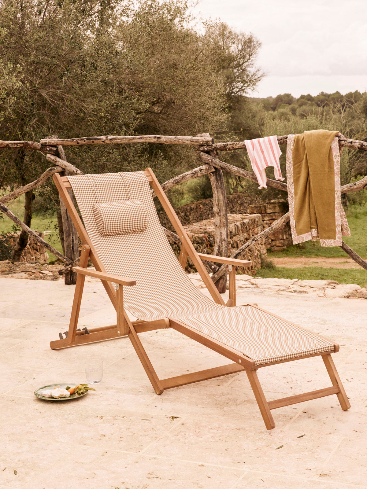 Chilienne adulte accoudoirs et repose-pieds