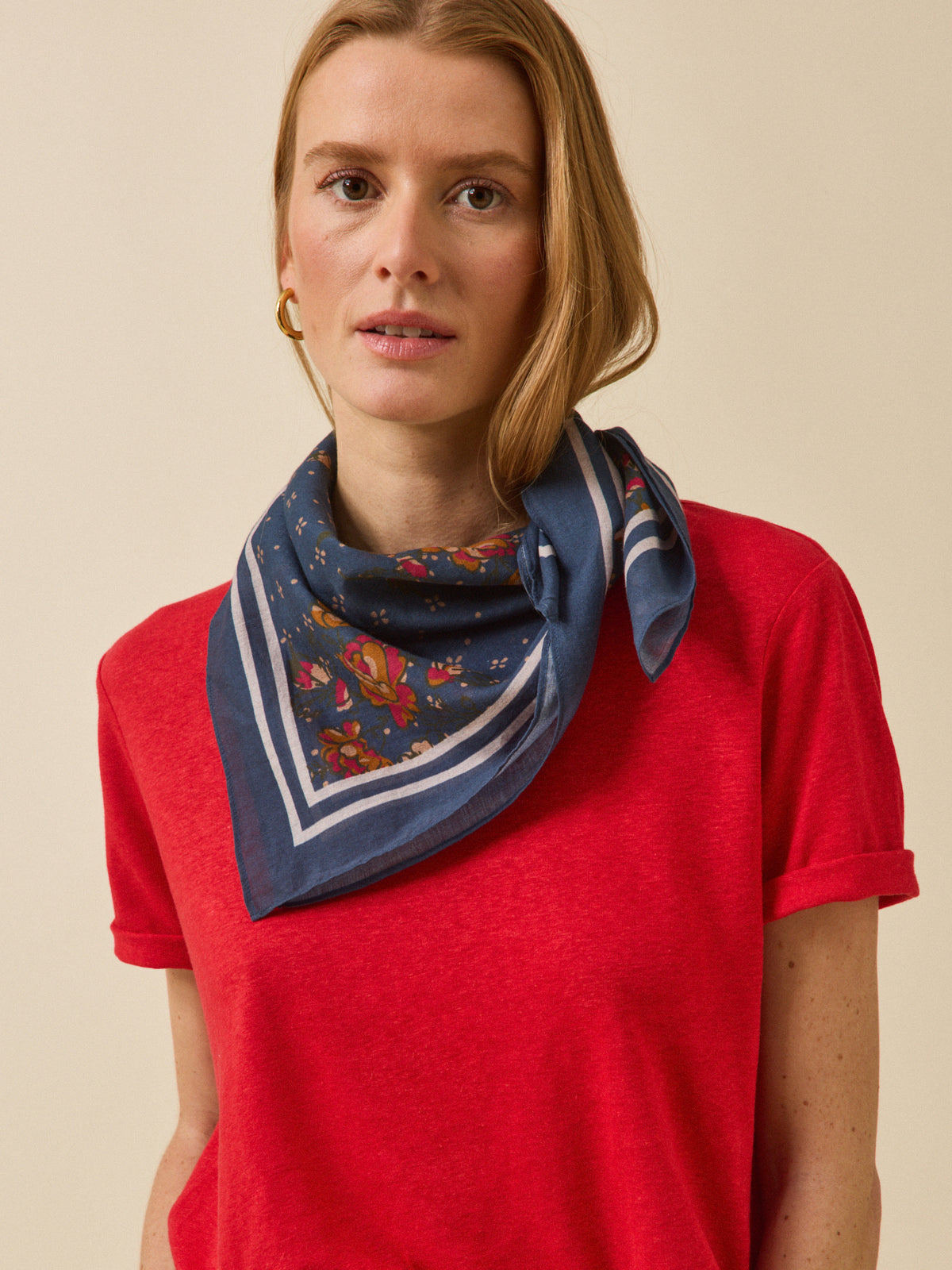 Foulard imprimé fleurs femme