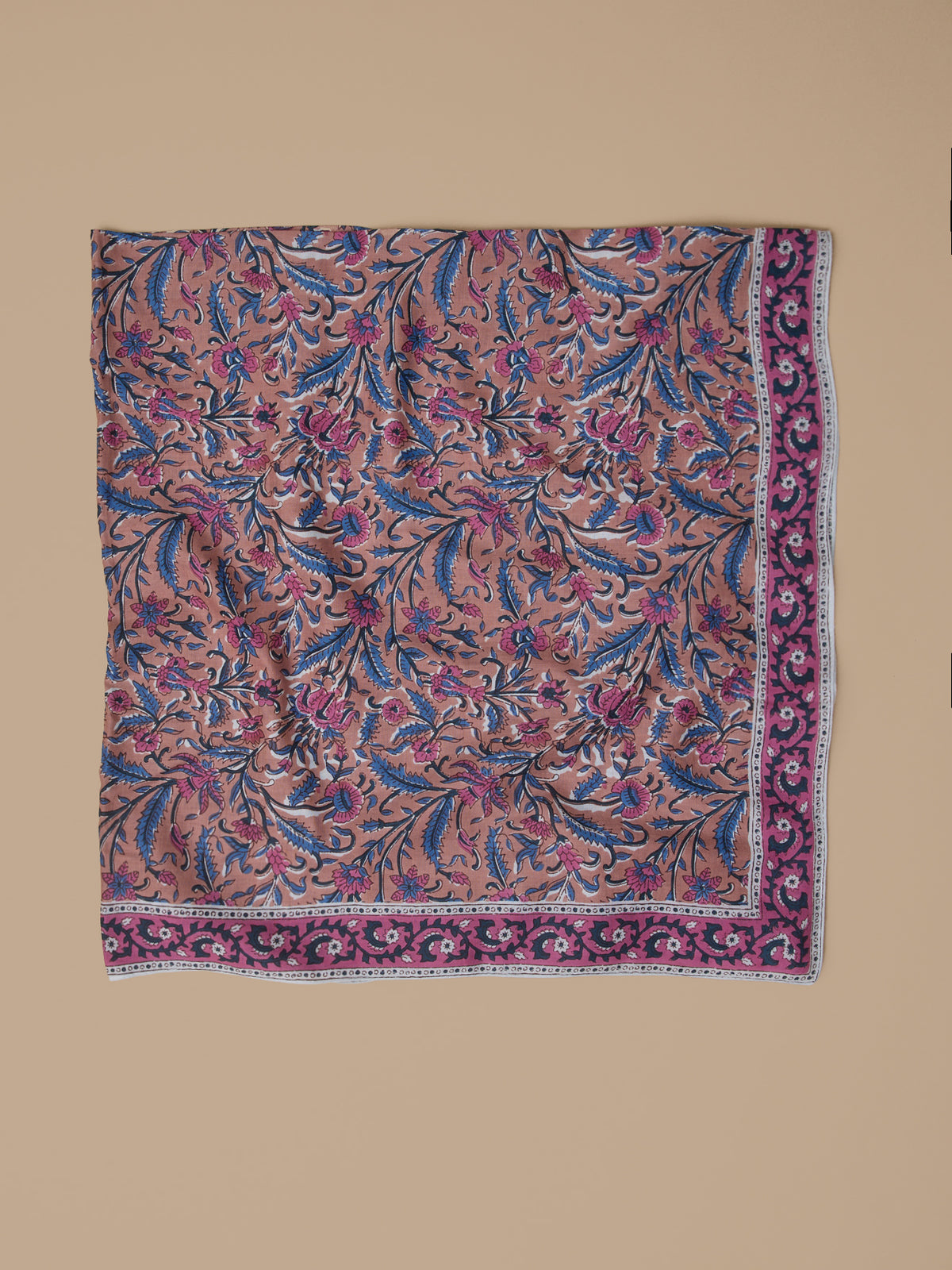 Foulard imprimé fleuri femme