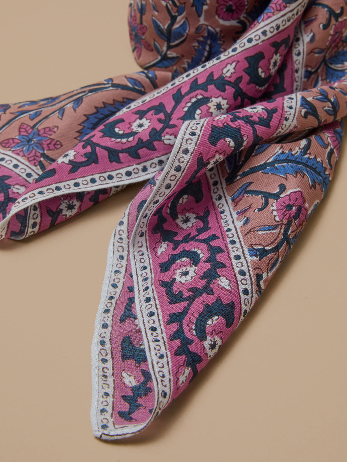 Foulard imprimé fleuri femme