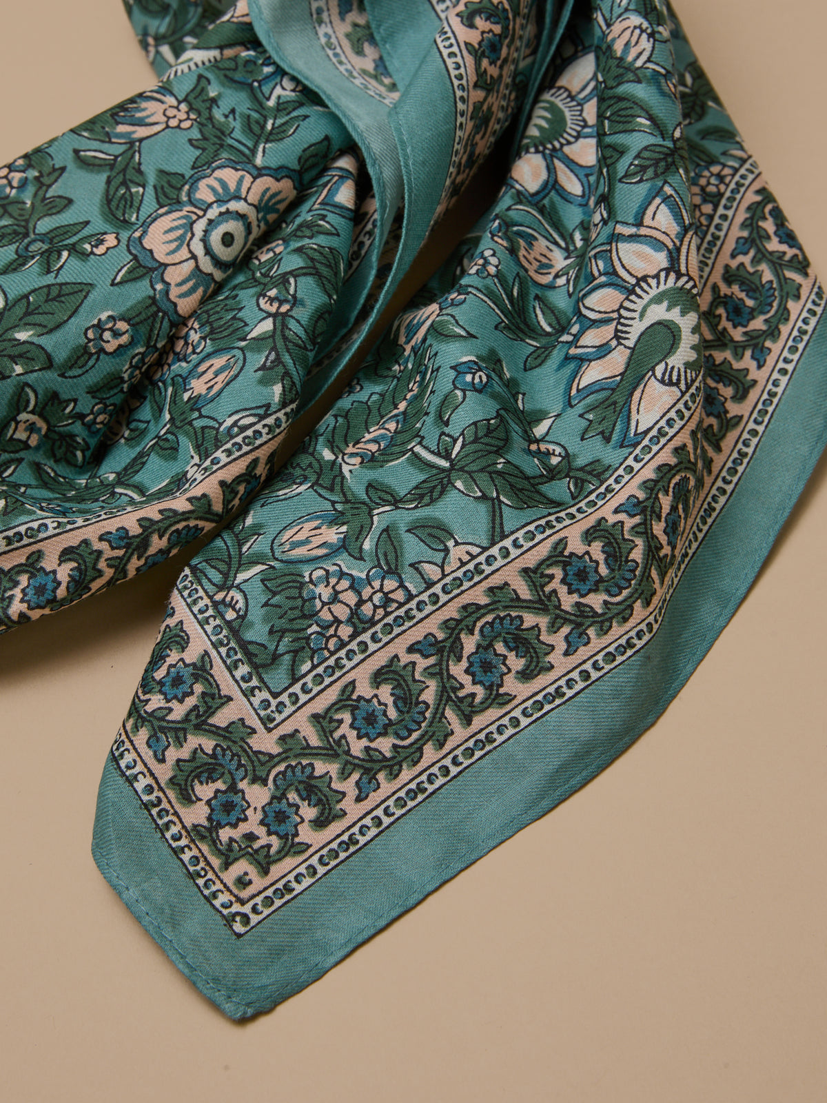 Foulard imprimé fleuri femme