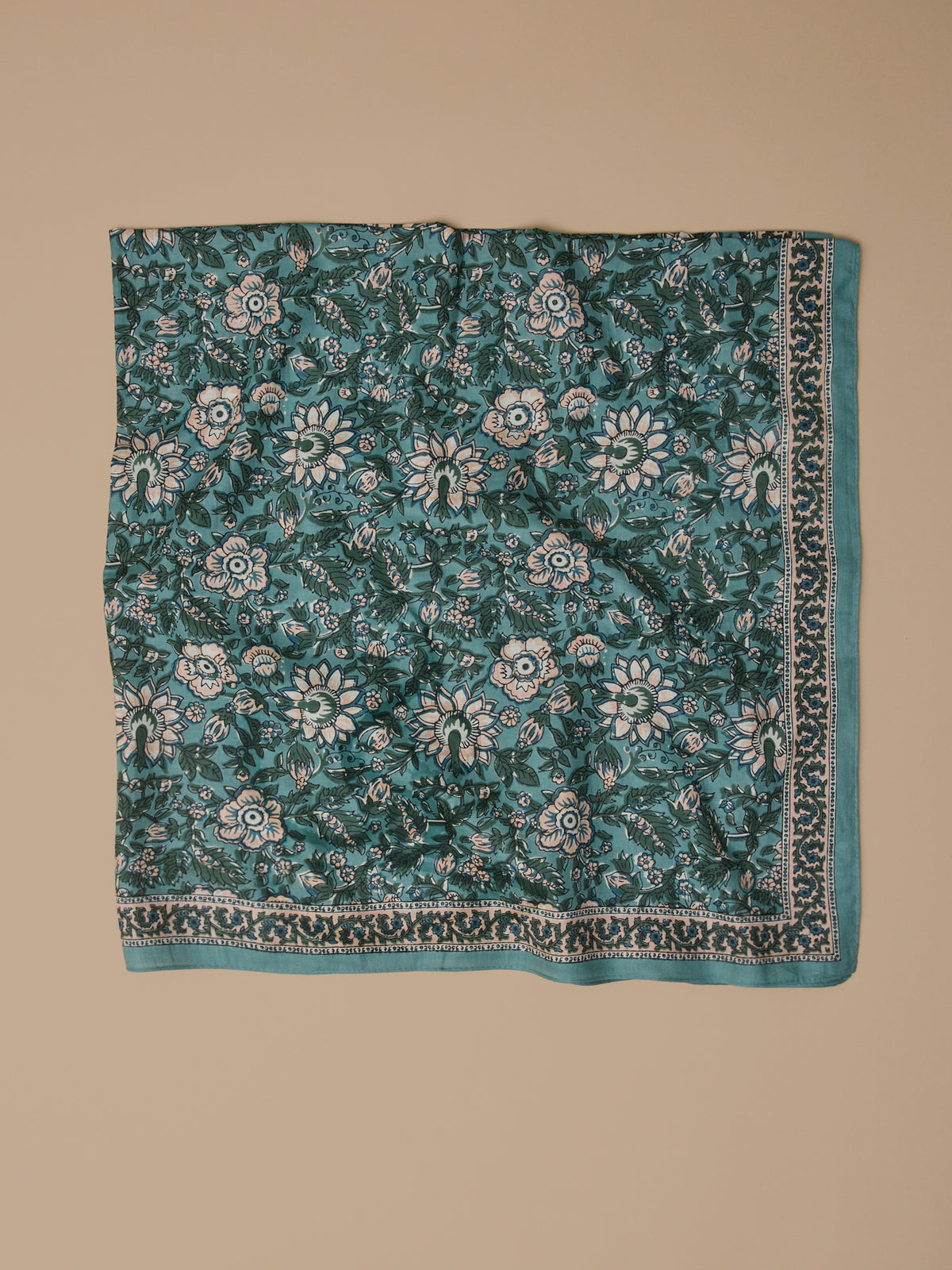 Foulard imprimé fleuri femme