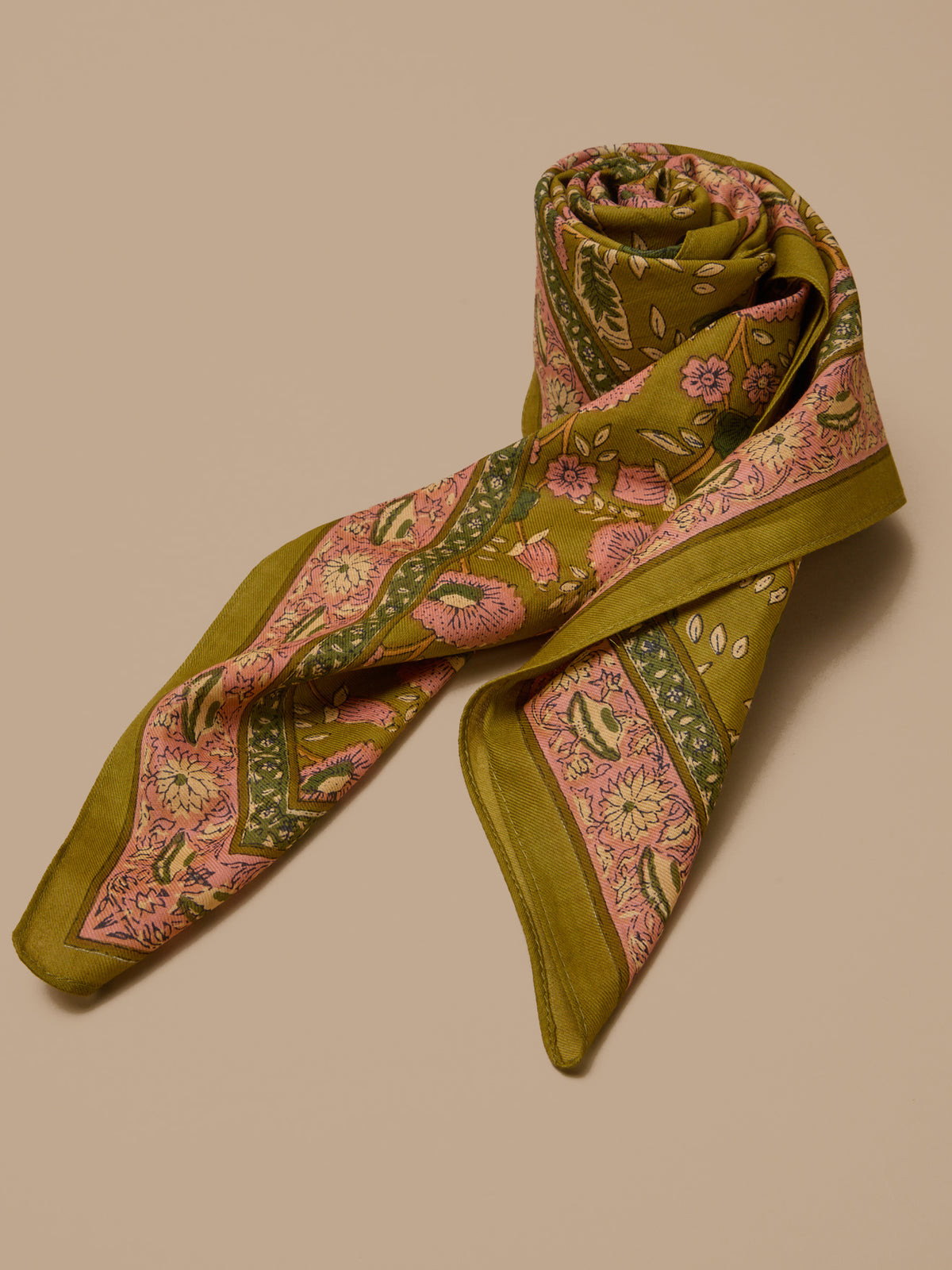 Foulard imprimé fleuri femme